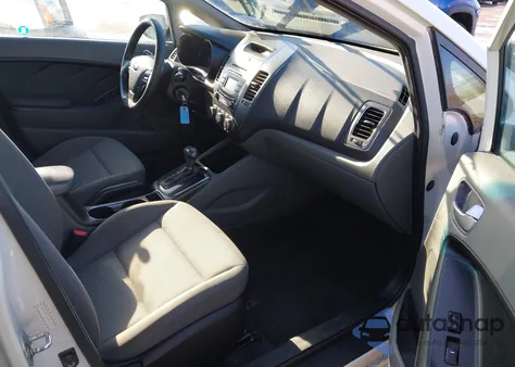 2017 Kia Forte Lx z USA, uszkodzony, nr VIN 3KPFK4A70HE046793